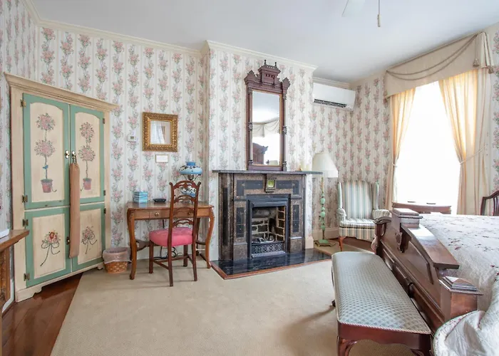 The Oaks Victorian Inn