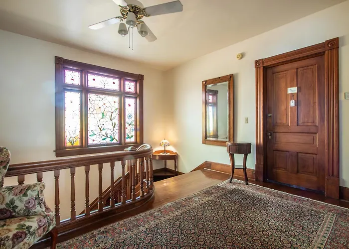 The Oaks Victorian Inn